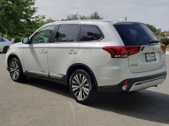 New 2019  Mitsubishi Outlander 4d SUV FWD SE at Promax Motors near Davenport, IA