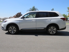 New 2019  Mitsubishi Outlander 4d SUV FWD ES at Promax Motors near Davenport, IA