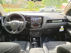 New 2019  Mitsubishi Outlander 4d SUV FWD SE at Promax Motors near Davenport, IA