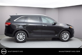 New 2018  Kia Sorento 4d SUV AWD LX at Promax Motors near Davenport, IA