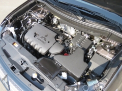 New 2019  Mitsubishi Outlander 4d SUV AWC SE at Promax Motors near Davenport, IA