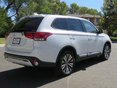 New 2019  Mitsubishi Outlander 4d SUV AWC SE at Promax Motors near Davenport, IA