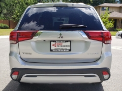 New 2019  Mitsubishi Outlander 4d SUV FWD ES at Promax Motors near Davenport, IA
