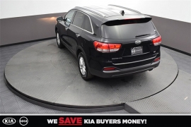 New 2018  Kia Sorento 4d SUV FWD LX at Promax Motors near Davenport, IA