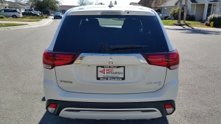 New 2019  Mitsubishi Outlander 4d SUV FWD SE at Promax Motors near Davenport, IA