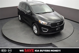 New 2018  Kia Sorento 4d SUV FWD LX at Promax Motors near Davenport, IA