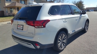 New 2019  Mitsubishi Outlander 4d SUV FWD SE at Promax Motors near Davenport, IA