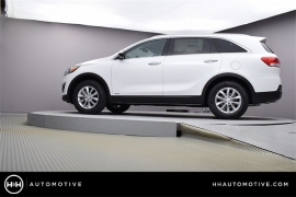New 2018  Kia Sorento 4d SUV AWD LX at Promax Motors near Davenport, IA
