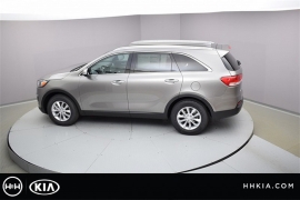 New 2018  Kia Sorento 4d SUV FWD LX at Promax Motors near Davenport, IA