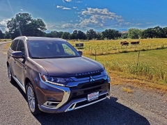 New 2019  Mitsubishi Outlander Plug-In Hybrid 4d SUV AWC GT at Promax Motors near Davenport, IA