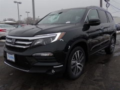 New 2018  Honda Pilot 4d SUV AWD Touring at Promax Motors near Davenport, IA