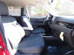 New 2019  Mitsubishi Outlander 4d SUV FWD SE at Promax Motors near Davenport, IA