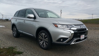 New 2019  Mitsubishi Outlander 4d SUV FWD SE at Promax Motors near Davenport, IA