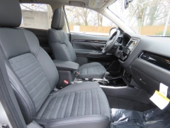 New 2019  Mitsubishi Outlander 4d SUV AWC SE at Promax Motors near Davenport, IA