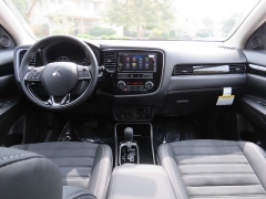 New 2019  Mitsubishi Outlander 4d SUV FWD SE at Promax Motors near Davenport, IA