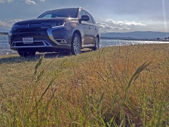 New 2019  Mitsubishi Outlander Plug-In Hybrid 4d SUV AWC GT at Promax Motors near Davenport, IA
