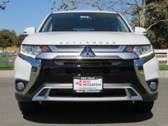 New 2019  Mitsubishi Outlander 4d SUV AWC SE at Promax Motors near Davenport, IA