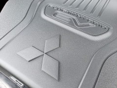 New 2019  Mitsubishi Outlander Plug-In Hybrid 4d SUV AWC SEL at Promax Motors near Davenport, IA