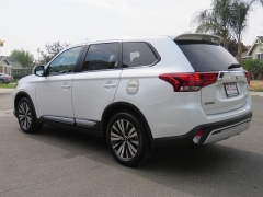 New 2019  Mitsubishi Outlander 4d SUV FWD SE at Promax Motors near Davenport, IA