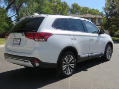 New 2019  Mitsubishi Outlander 4d SUV AWC SE at Promax Motors near Davenport, IA
