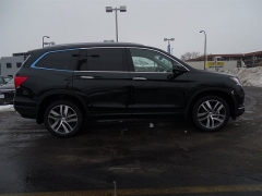 New 2018  Honda Pilot 4d SUV AWD Touring at Promax Motors near Davenport, IA