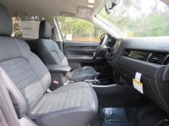 New 2019  Mitsubishi Outlander 4d SUV FWD SE at Promax Motors near Davenport, IA