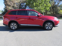 New 2019  Mitsubishi Outlander 4d SUV FWD SE at Promax Motors near Davenport, IA