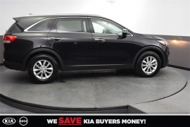 New 2018  Kia Sorento 4d SUV FWD LX at Promax Motors near Davenport, IA