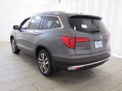 New 2018  Honda Pilot 4d SUV AWD Touring at Promax Motors near Davenport, IA