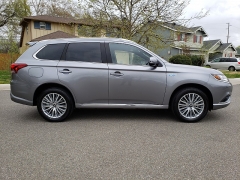 New 2019  Mitsubishi Outlander Plug-In Hybrid 4d SUV AWC SEL at Promax Motors near Davenport, IA