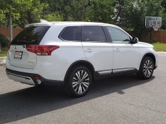 New 2019  Mitsubishi Outlander 4d SUV FWD SE at Promax Motors near Davenport, IA