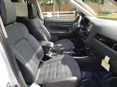 New 2019  Mitsubishi Outlander 4d SUV FWD SE at Promax Motors near Davenport, IA