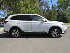 New 2019  Mitsubishi Outlander 4d SUV AWC SE at Promax Motors near Davenport, IA
