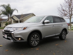 New 2019  Mitsubishi Outlander 4d SUV AWC SE at Promax Motors near Davenport, IA