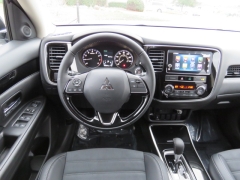New 2019  Mitsubishi Outlander 4d SUV FWD SE at Promax Motors near Davenport, IA