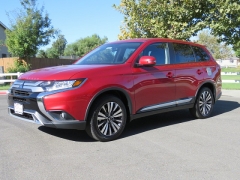 New 2019  Mitsubishi Outlander 4d SUV FWD SE at Promax Motors near Davenport, IA