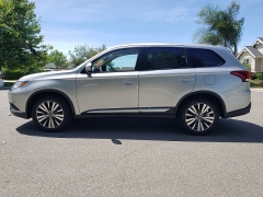 New 2019  Mitsubishi Outlander 4d SUV FWD SE at Promax Motors near Davenport, IA