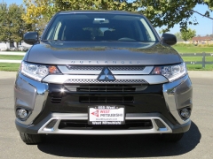 New 2019  Mitsubishi Outlander 4d SUV FWD ES at Promax Motors near Davenport, IA