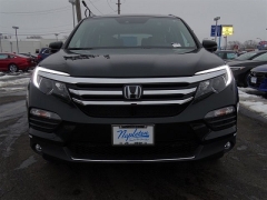 New 2018  Honda Pilot 4d SUV AWD Touring at Promax Motors near Davenport, IA
