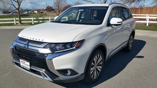 New 2019  Mitsubishi Outlander 4d SUV FWD SE at Promax Motors near Davenport, IA