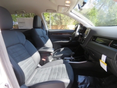 New 2019  Mitsubishi Outlander 4d SUV AWC SE at Promax Motors near Davenport, IA