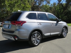 New 2019  Mitsubishi Outlander 4d SUV FWD ES at Promax Motors near Davenport, IA
