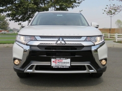 New 2019  Mitsubishi Outlander 4d SUV FWD SE at Promax Motors near Davenport, IA