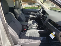 New 2019  Mitsubishi Outlander 4d SUV FWD SE at Promax Motors near Davenport, IA