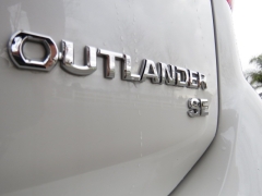 New 2019  Mitsubishi Outlander 4d SUV FWD SE at Promax Motors near Davenport, IA