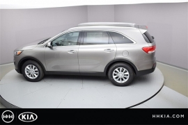 New 2018  Kia Sorento 4d SUV FWD LX at Promax Motors near Davenport, IA