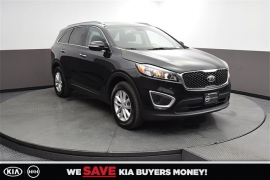 New 2018  Kia Sorento 4d SUV FWD LX at Promax Motors near Davenport, IA