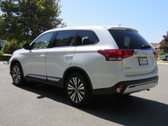 New 2019  Mitsubishi Outlander 4d SUV FWD ES at Promax Motors near Davenport, IA