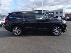 New 2018  Honda Pilot 4d SUV AWD Elite at Promax Motors near Davenport, IA