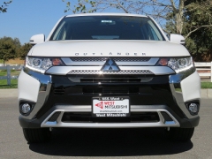 New 2019  Mitsubishi Outlander 4d SUV AWC SE at Promax Motors near Davenport, IA